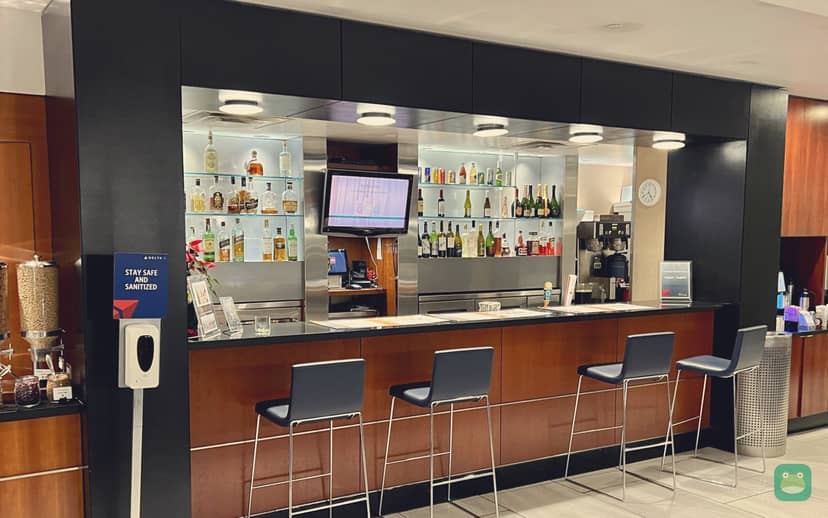 Delta Sky Club, TPA Airside E — bar