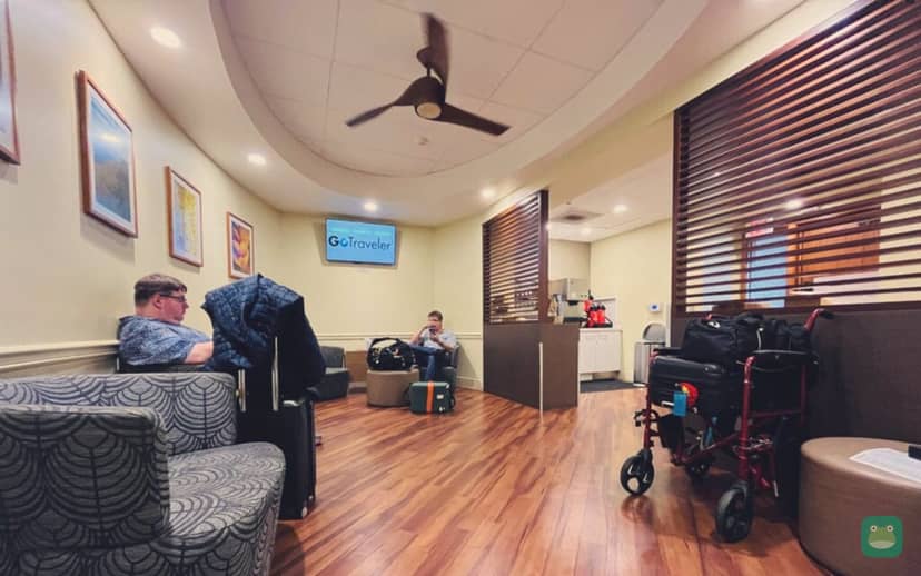 Hawaiian Airlines Premier Club, LIH Main Terminal — seating area