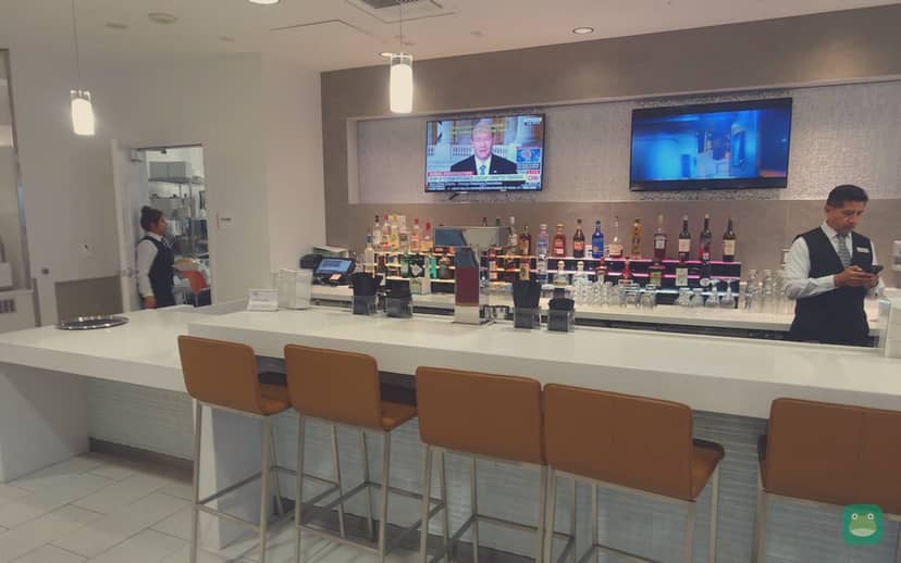 American Airlines Admirals Club, LAX Terminal 5 — bar