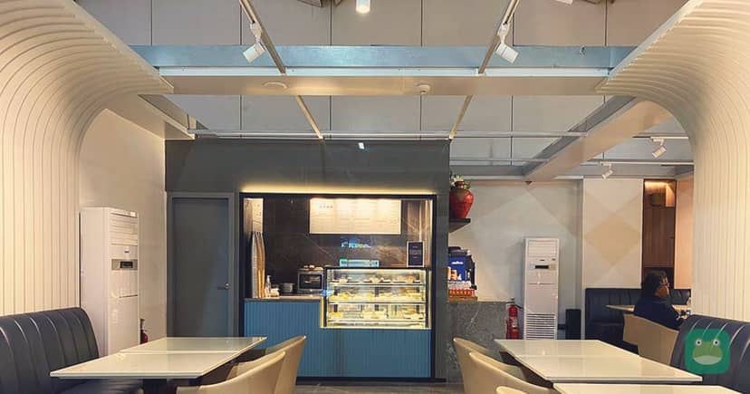 Encalm Lounge (Arrivals), DEL Terminal 3 — dining area