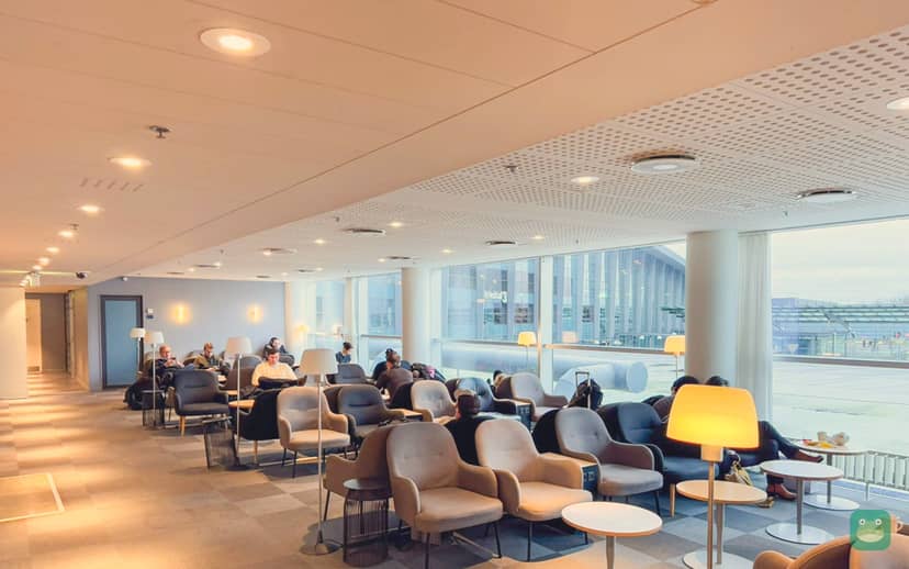 Quiet area with floor-to-ceiling windows, SAS Lounge Copenhagen