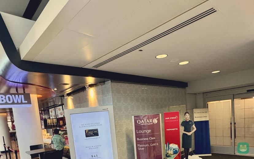 Swissport Lounge, ORD Terminal 5 — lounge overview