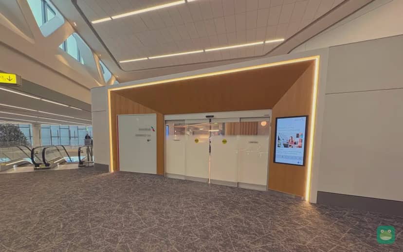 American Airlines Admirals Club, LGA Terminal B — lounge overview