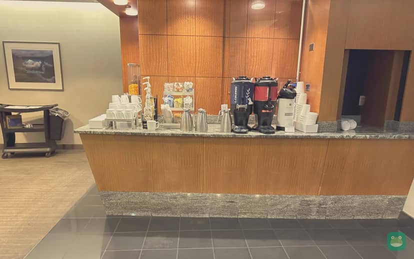 American Airlines Admirals Club (B/C), PHL Terminal B — bar