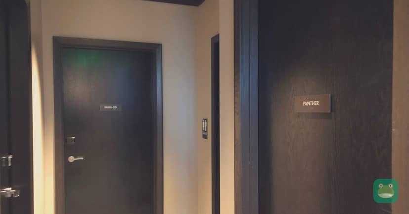 Minute Suites, CLT Atrium — reception desk