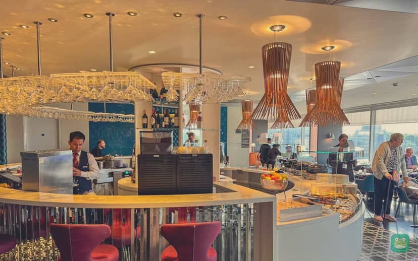 Central bar, Qatar Airways Premium Lounge, Heathrow Terminal 4