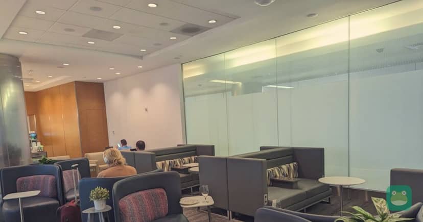 Delta Sky Club, SAN Terminal 2 — main seating