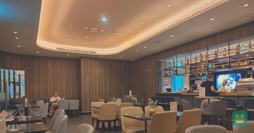 Plaza Premium Lounge bar and seating, DXB Concourse A