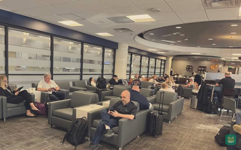 American Airlines Admirals Club (B), PHX Terminal 4 — sofa seating