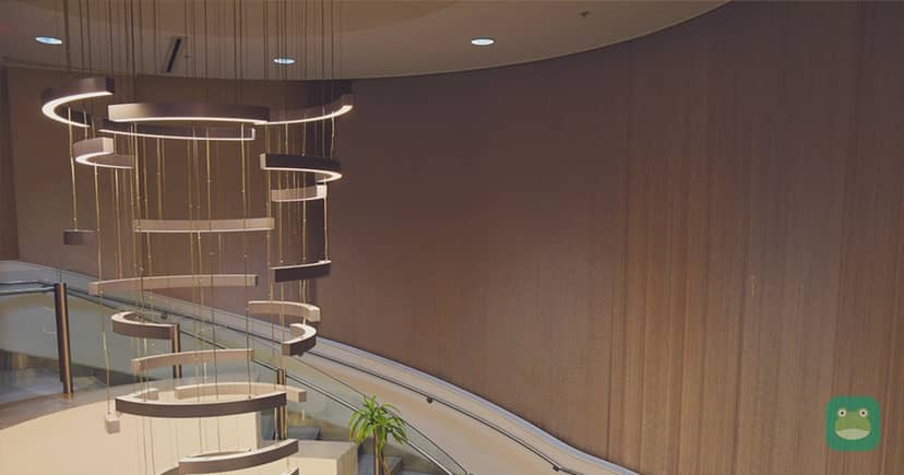 Sculptural staircase entry to the Flagship and Admirals Club lounges