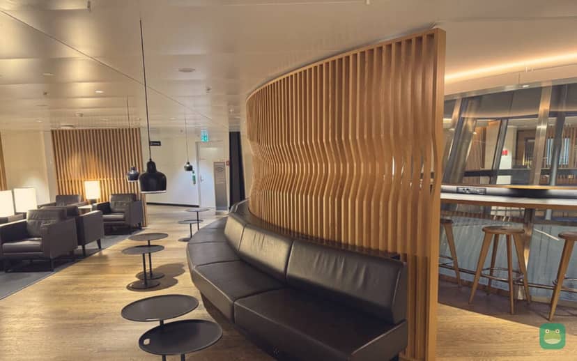 SWISS Business Lounge A, ZRH — bench seating (2026)