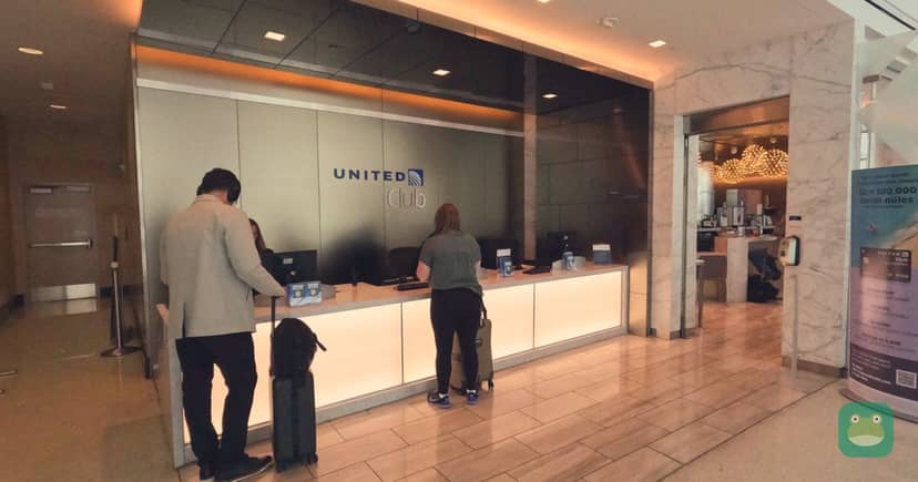United Club, SAN Terminal 2 — lounge interior