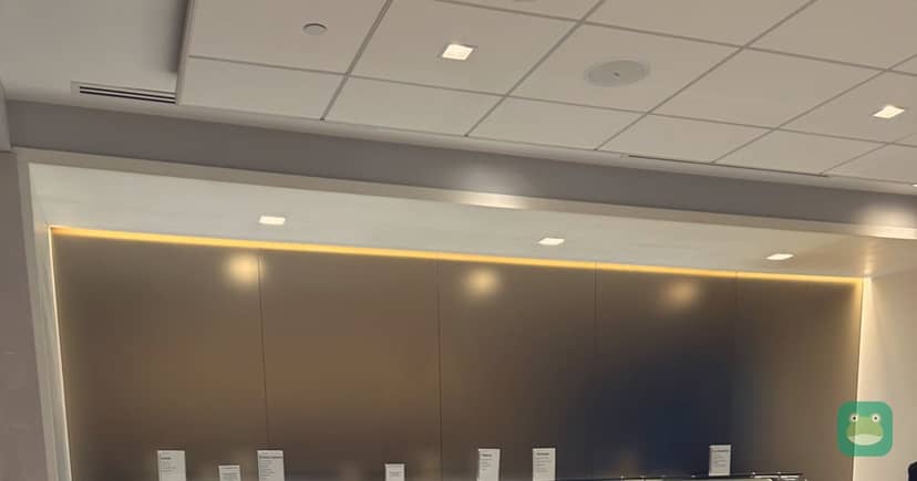 United Club, FLL Terminal 1 — dining room with buffet
