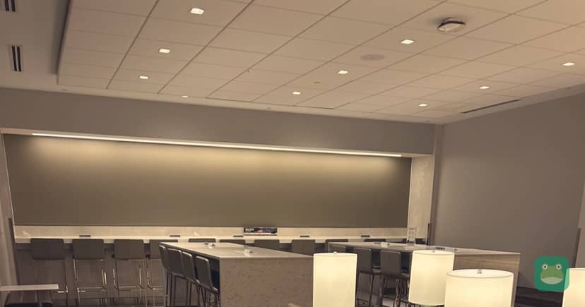 United Club, FLL Terminal 1 — main seating area