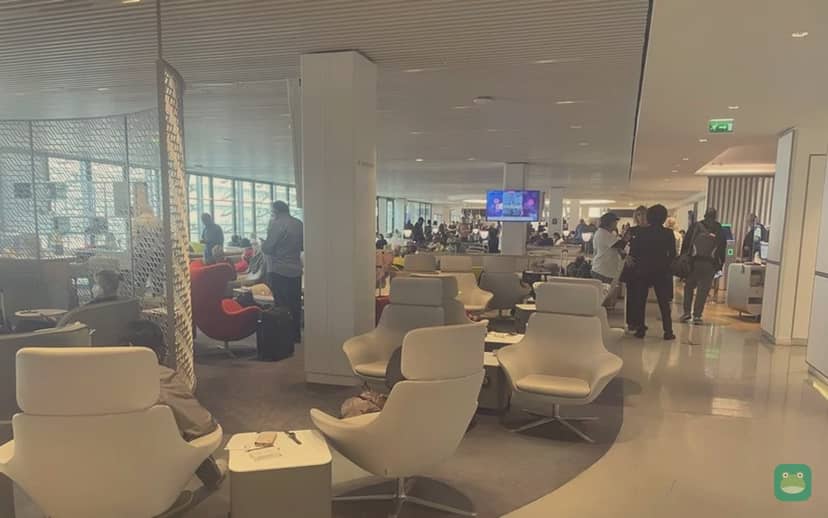 Main seating area, Air France Lounge Hall L, Paris CDG Terminal 2E