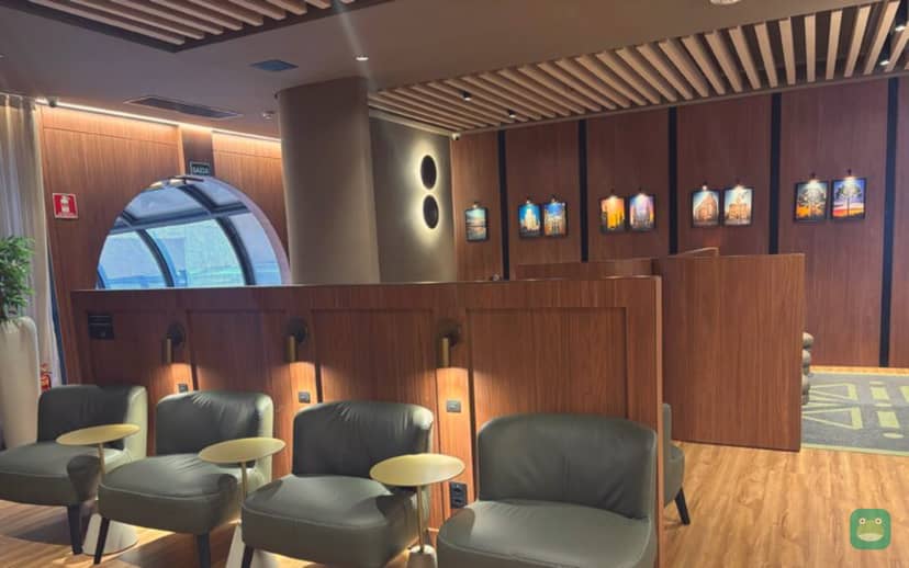 W Premium Lounge Curitiba, CWB Terminal 1 — leather seating