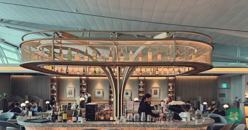 Singapore Airlines SilverKris Lounge, ICN Terminal 1 — round bar counter
