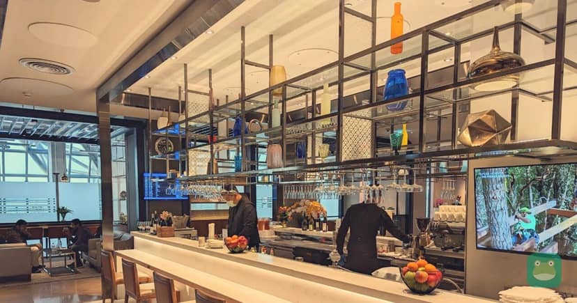 SilverKris Lounge, BKK Concourse D — bar area