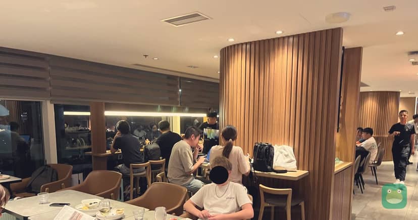 Plaza Premium Lounge (Gate 35), HKG Terminal 1 — seating area