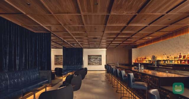 United Polaris Lounge, ORD Terminal 1 — main bar