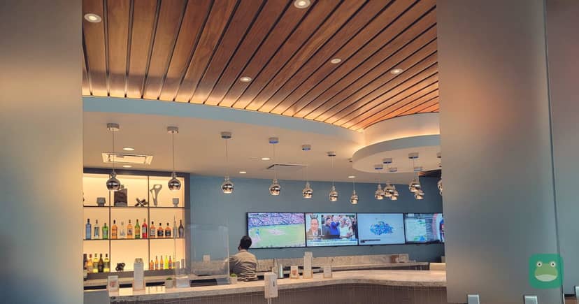 The Club MSY, MSY Concourse A — bar counter