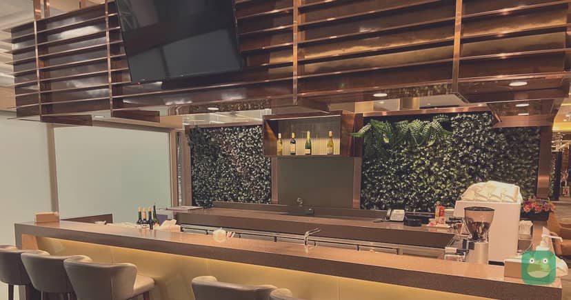 Thai Airways Royal Silk Lounge, BKK Concourse D — bar area