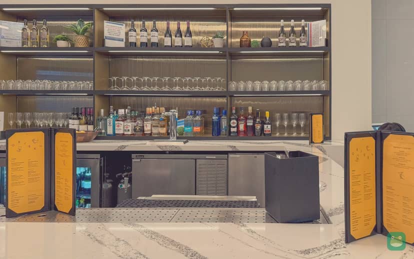 The Club MDW (B1), MDW Concourse B — bar